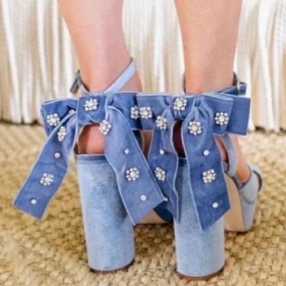 ISO Antonio Melani x Nicola Bathie - Born on Fifth Lila Velvet Bow Heels - Picture 1 of 2